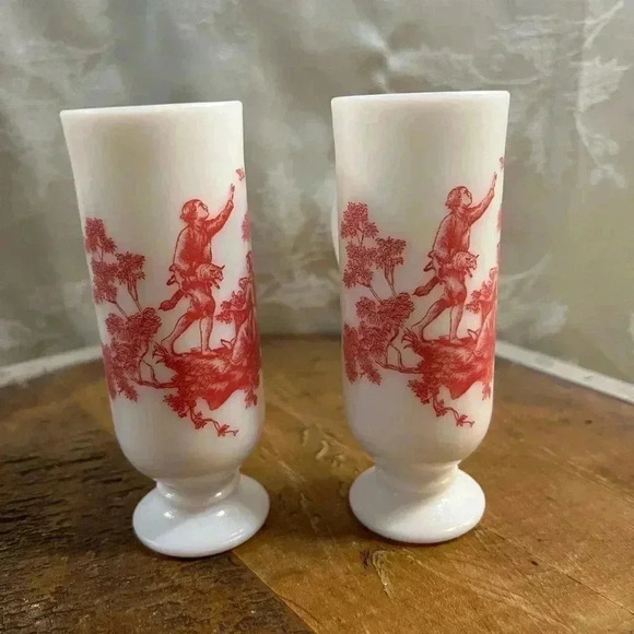 Avon vintage milk glass Demi-tasse cups. Set of  2 -Red - VGUC - Picture 2 of 5